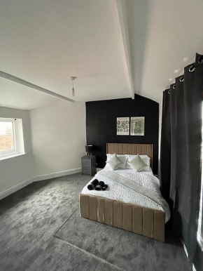 Spacious 6-Bedroom Home in Bedes, Blackpool